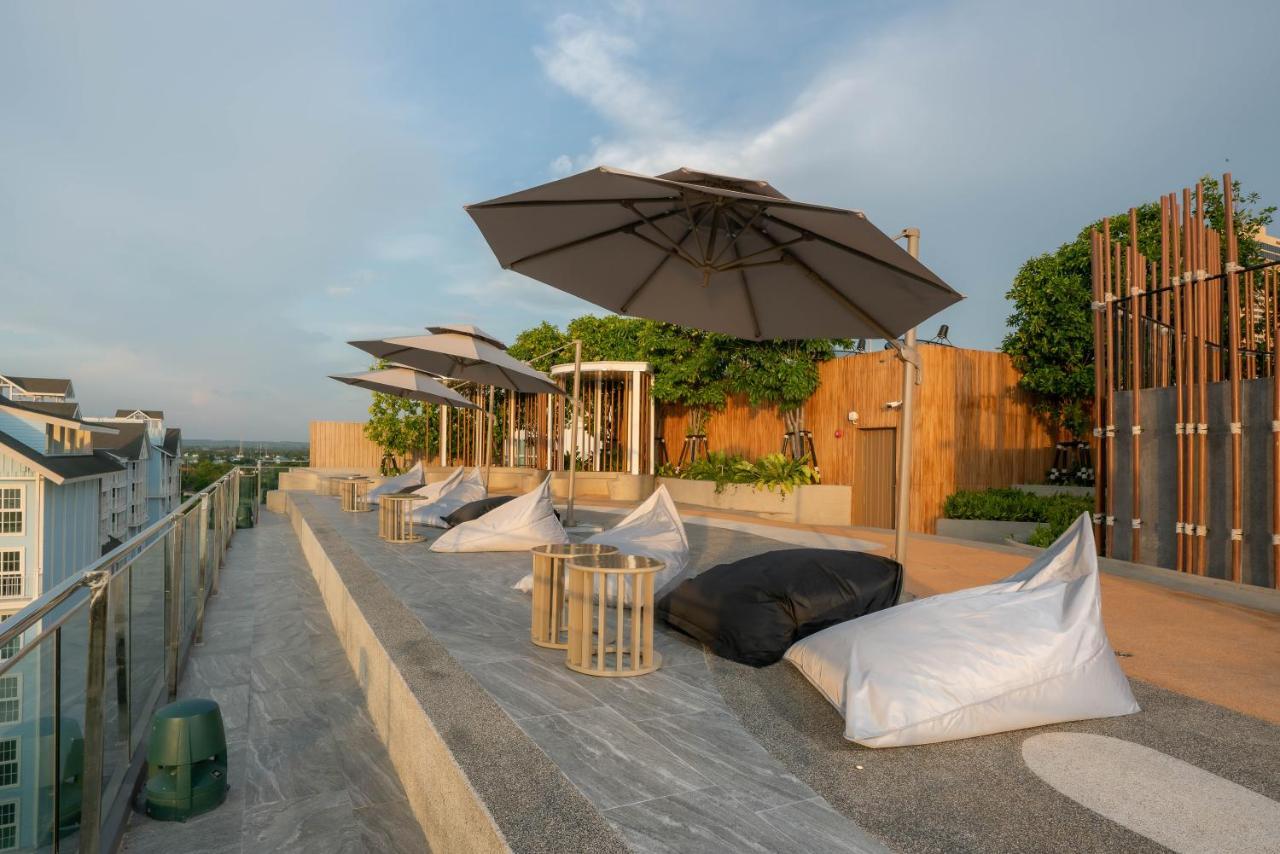 Bayphere Hotel Pattaya Jc Jomtien Beach Zewnętrze zdjęcie Rooftop bar